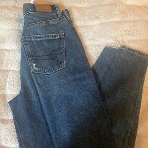 American Eagle Relaxed Mom Jean in Dark Dreams size 0 25W New with tags